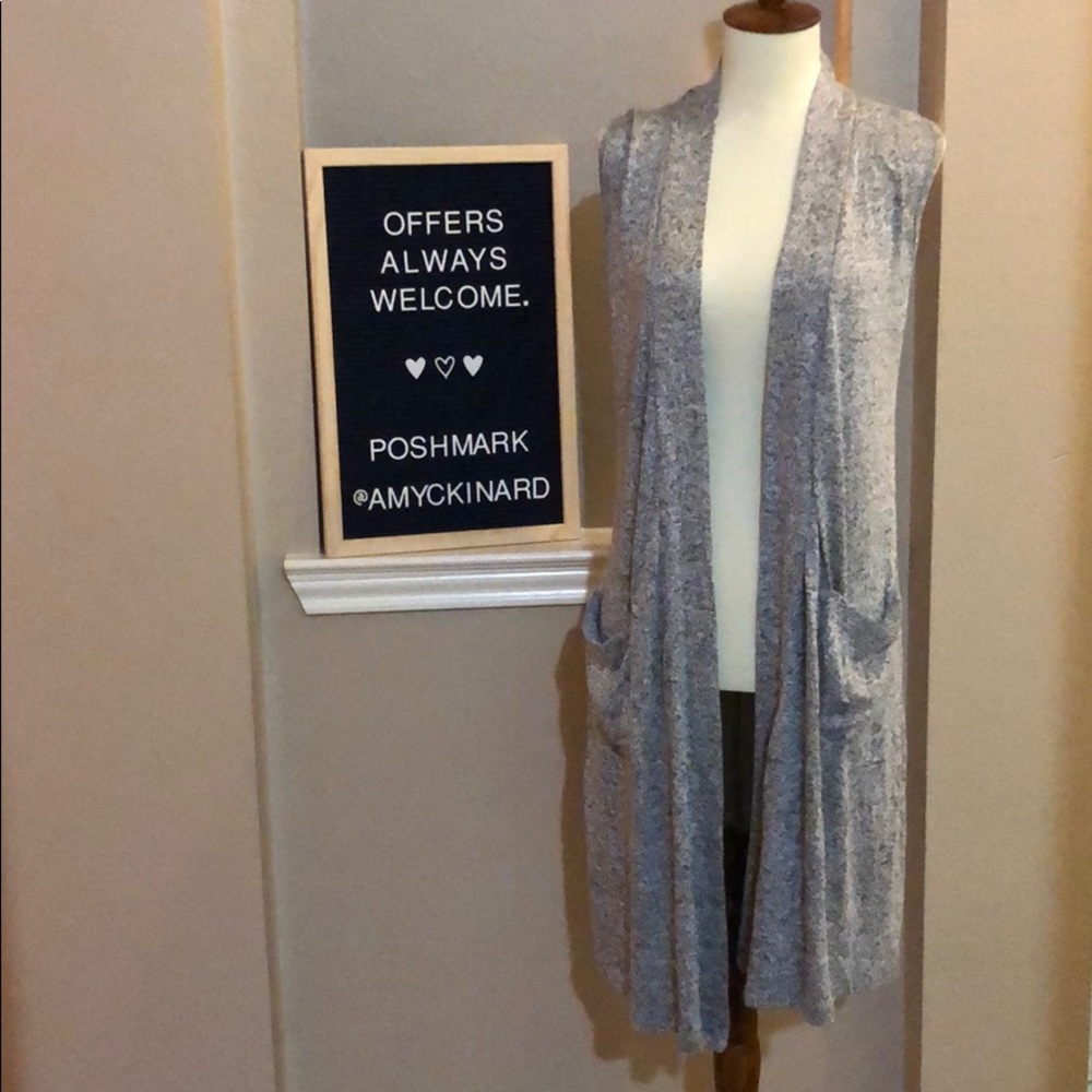 Sleeveless sweater duster with pockets